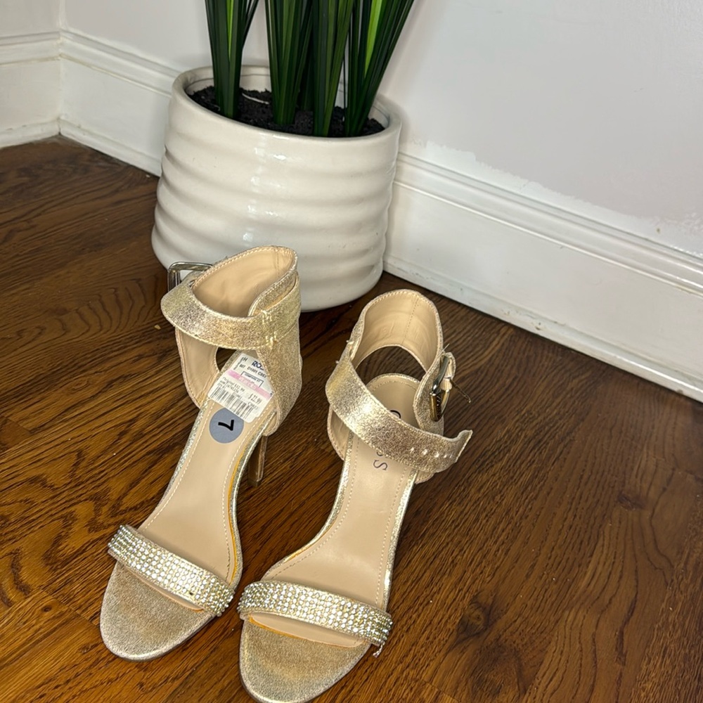 Guess Gold Straped Heels, Size: US 7